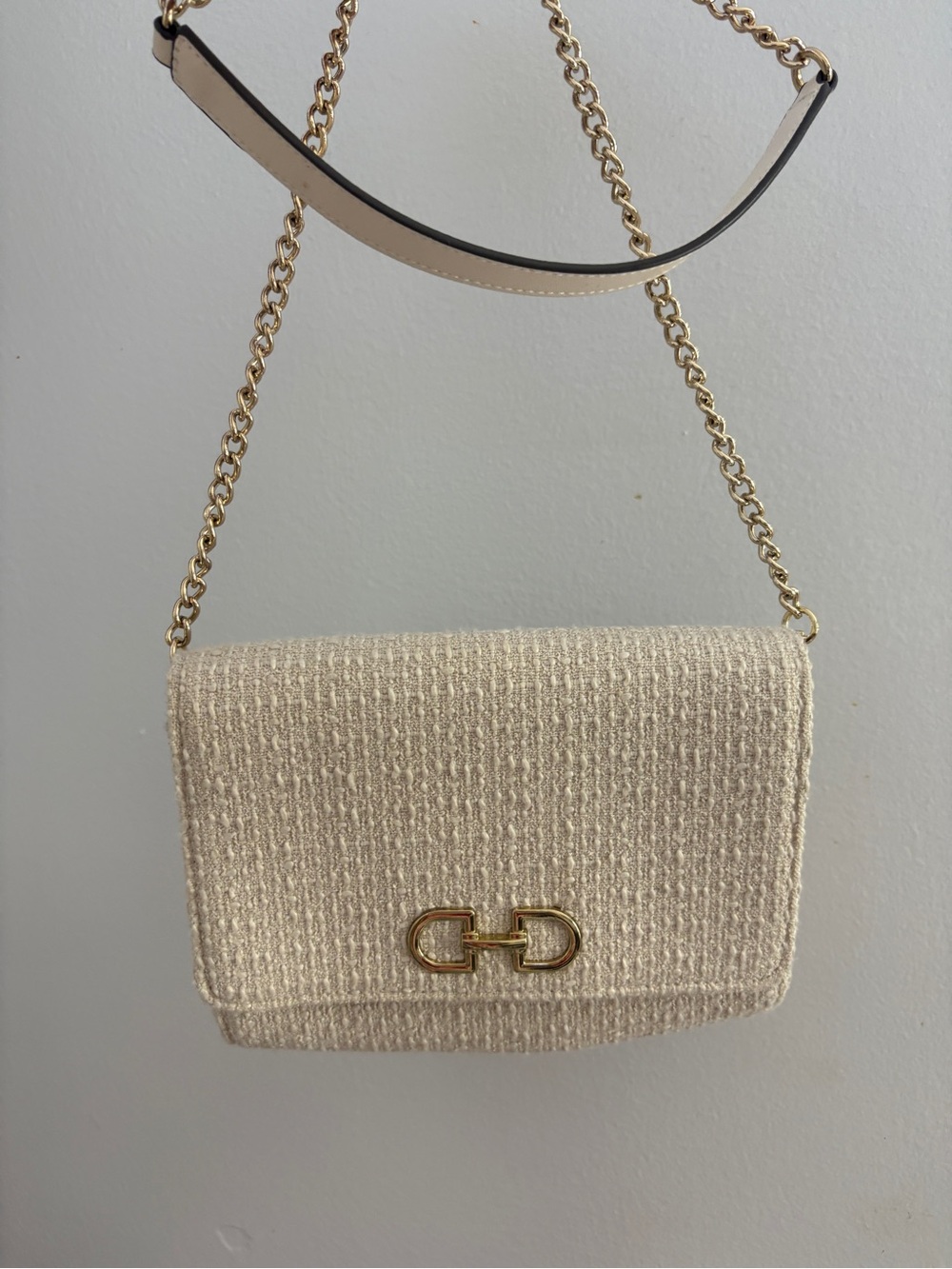 H&M Cream Textured Crossbody Bag with Gold Chain